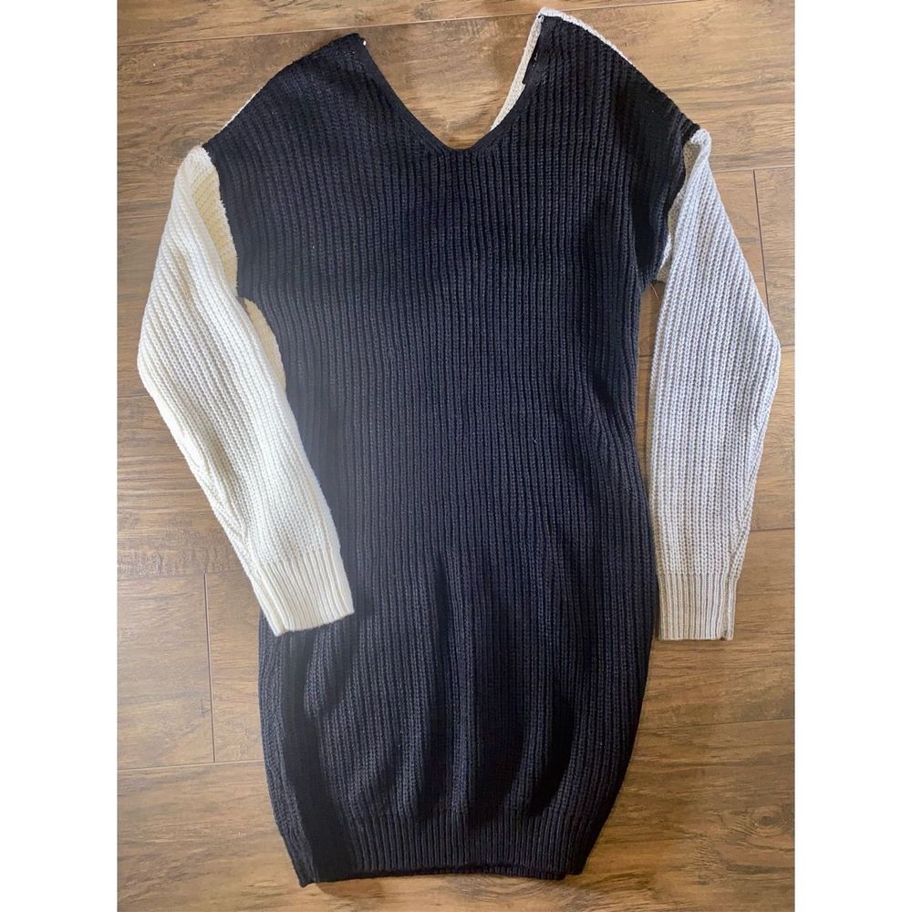 Juniors' Almost Famous Long Sleeve Double V Twisted Back Colorblock Mini Dress